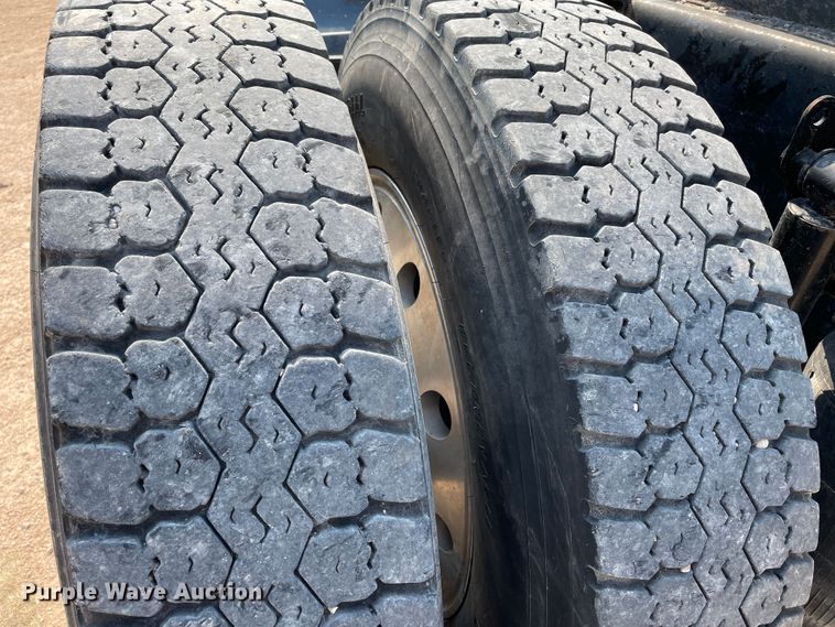 image for item DJ5127 2009 Mack CHU613  semi truck