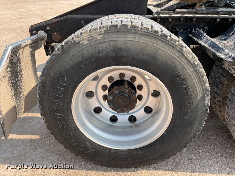 image for item DJ5127 2009 Mack CHU613  semi truck