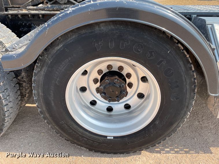 image for item DJ5127 2009 Mack CHU613  semi truck