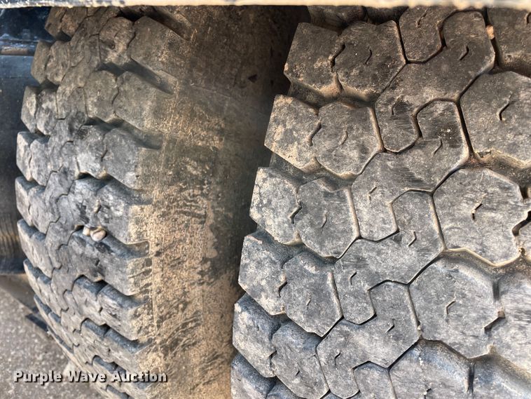 image for item DJ5127 2009 Mack CHU613  semi truck