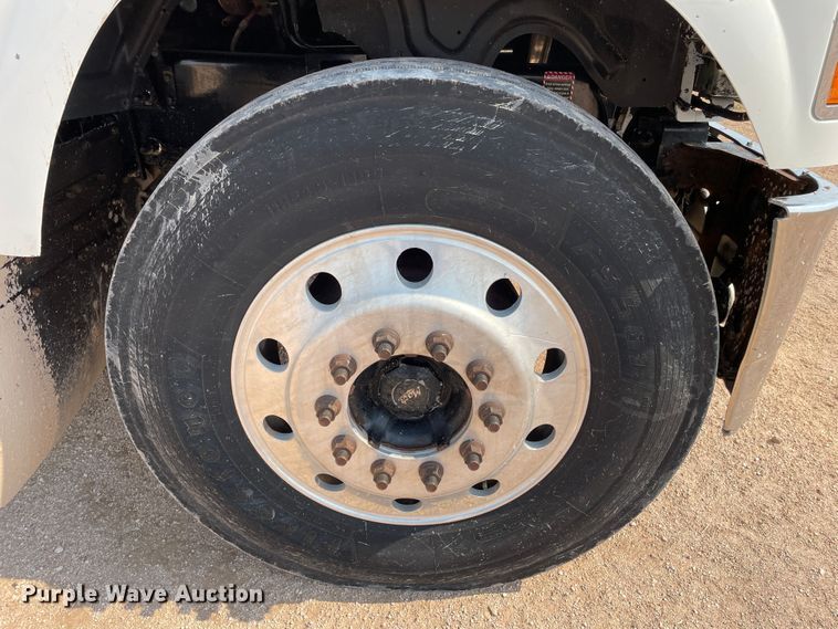 image for item DJ5127 2009 Mack CHU613  semi truck