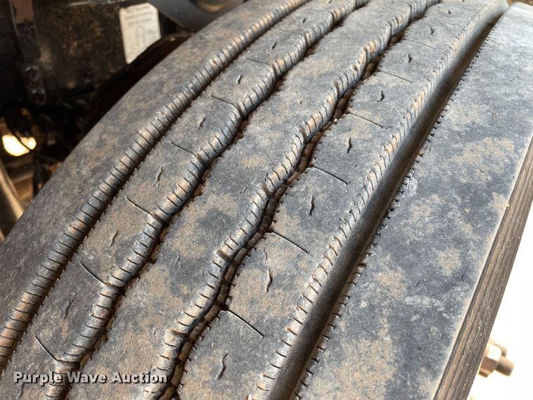 image for item DJ5127 2009 Mack CHU613  semi truck