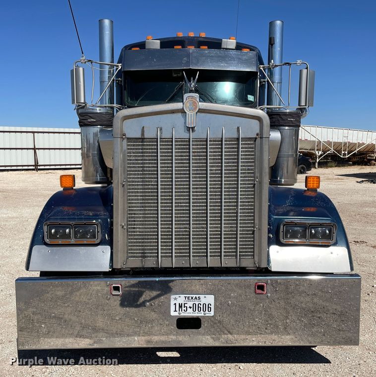 image for item DJ5182 2000 Kenworth W900  semi truck