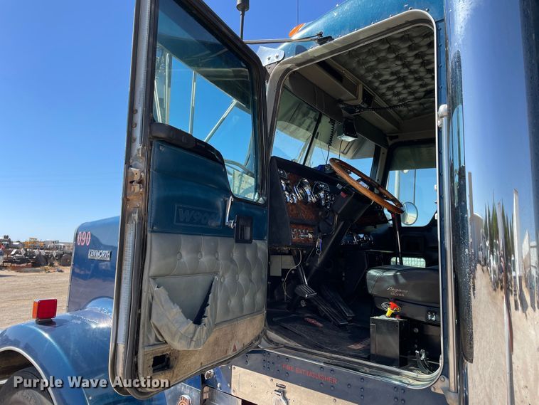 image for item DJ5182 2000 Kenworth W900  semi truck