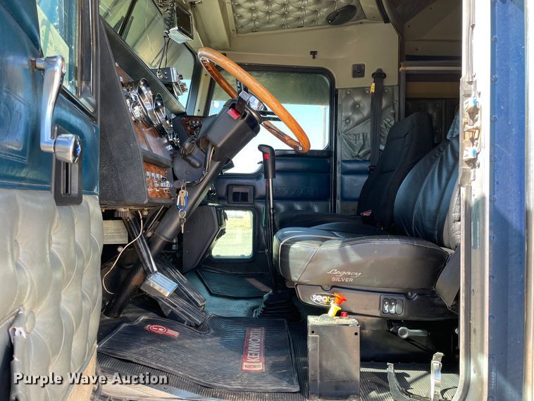 image for item DJ5182 2000 Kenworth W900  semi truck