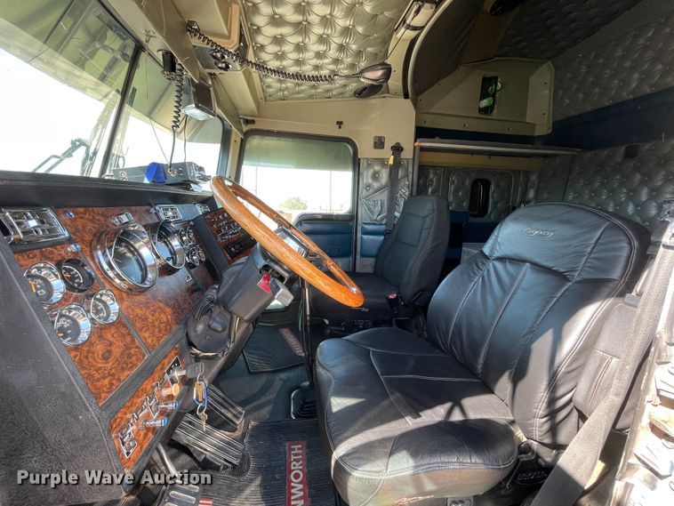 image for item DJ5182 2000 Kenworth W900  semi truck