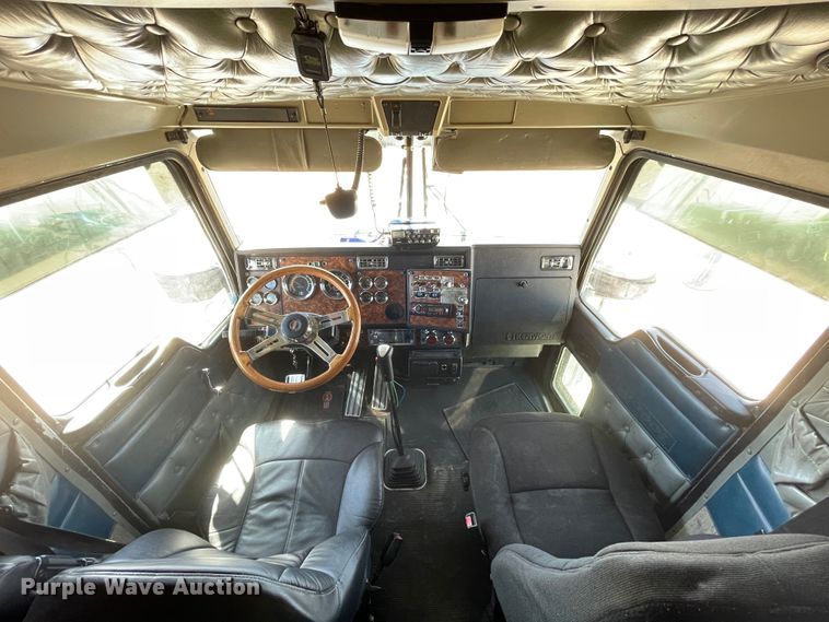 image for item DJ5182 2000 Kenworth W900  semi truck