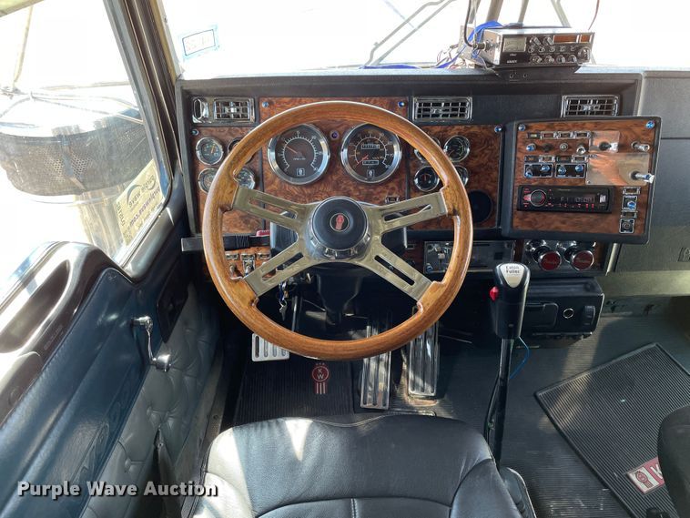 image for item DJ5182 2000 Kenworth W900  semi truck