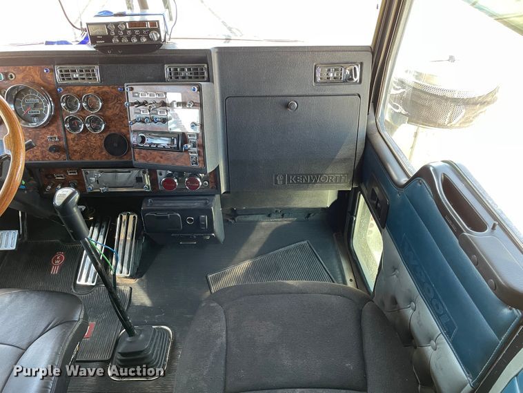 image for item DJ5182 2000 Kenworth W900  semi truck