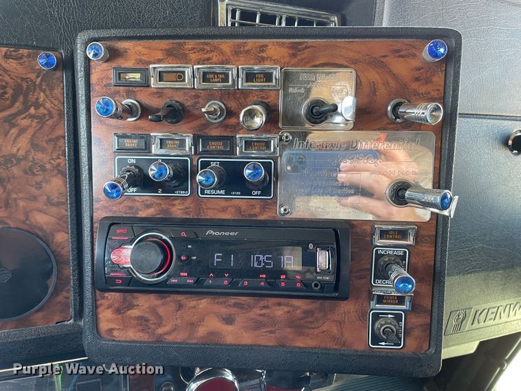 image for item DJ5182 2000 Kenworth W900  semi truck