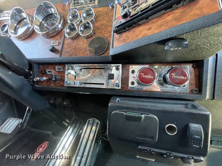 image for item DJ5182 2000 Kenworth W900  semi truck