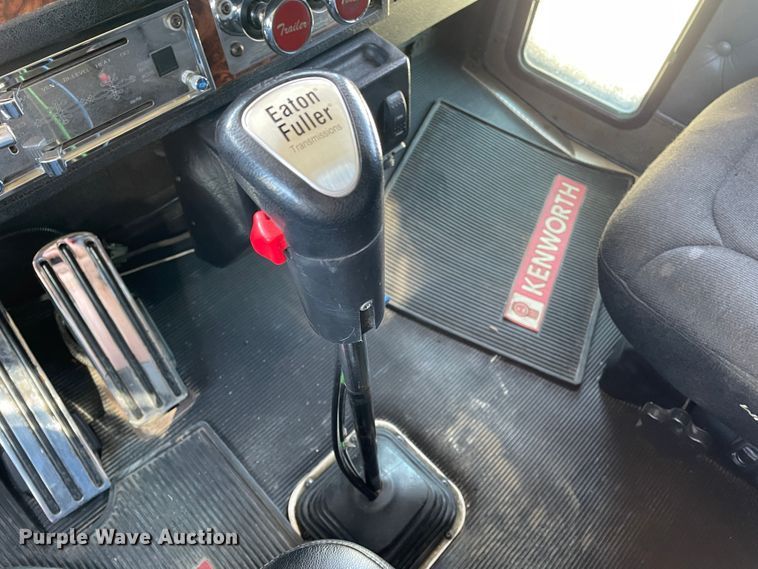 image for item DJ5182 2000 Kenworth W900  semi truck