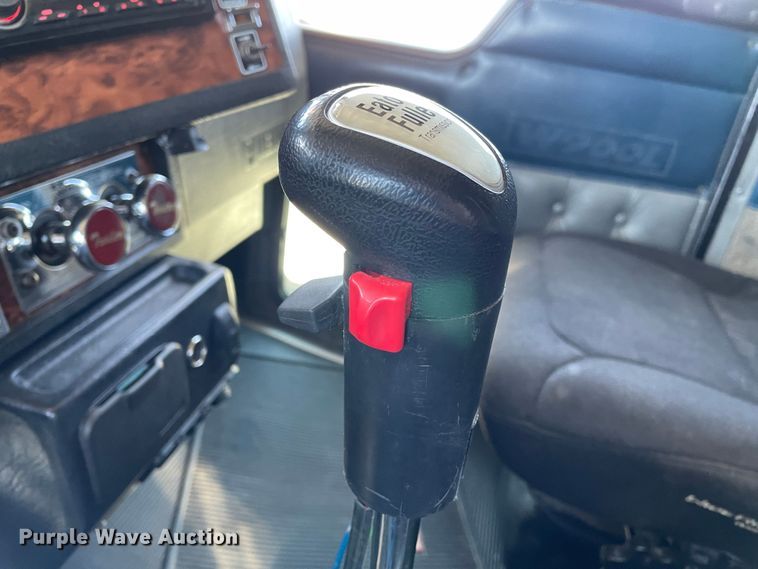 image for item DJ5182 2000 Kenworth W900  semi truck