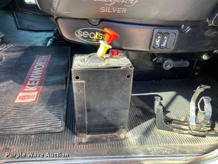 image for item DJ5182 2000 Kenworth W900  semi truck