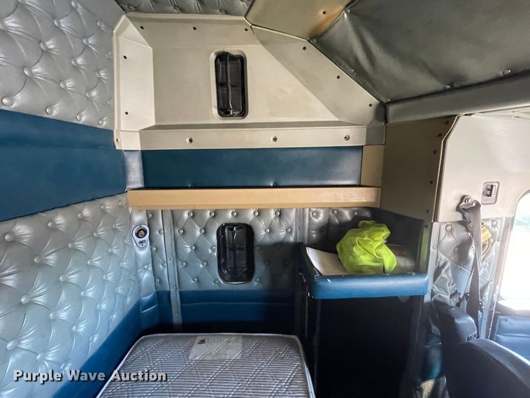 image for item DJ5182 2000 Kenworth W900  semi truck