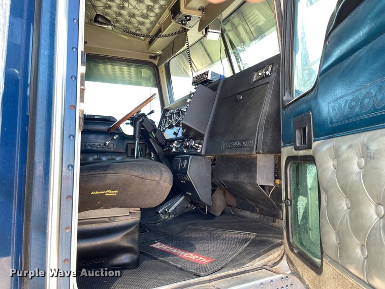 image for item DJ5182 2000 Kenworth W900  semi truck