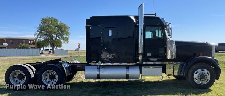 image for item DJ5190 2006 Freightliner FLD 132XL Classic  semi truck