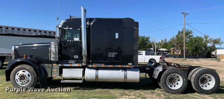 image for item DJ5190 2006 Freightliner FLD 132XL Classic  semi truck