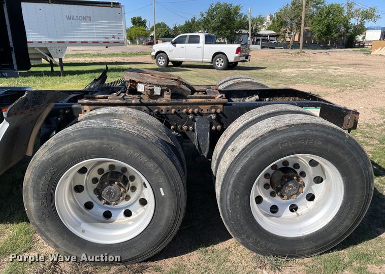 image for item DJ5190 2006 Freightliner FLD 132XL Classic  semi truck