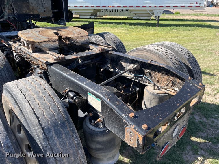 image for item DJ5190 2006 Freightliner FLD 132XL Classic  semi truck