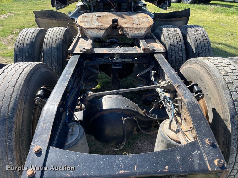 image for item DJ5190 2006 Freightliner FLD 132XL Classic  semi truck