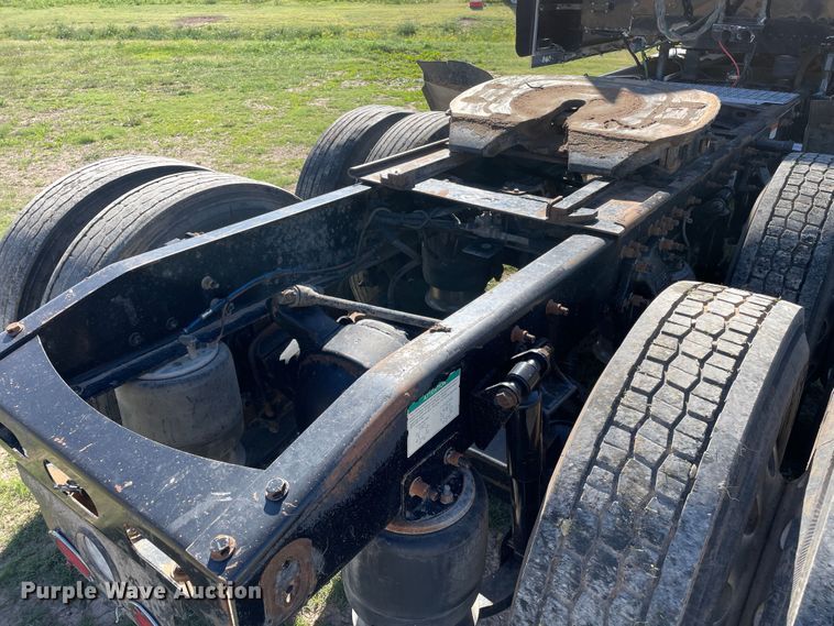 image for item DJ5190 2006 Freightliner FLD 132XL Classic  semi truck