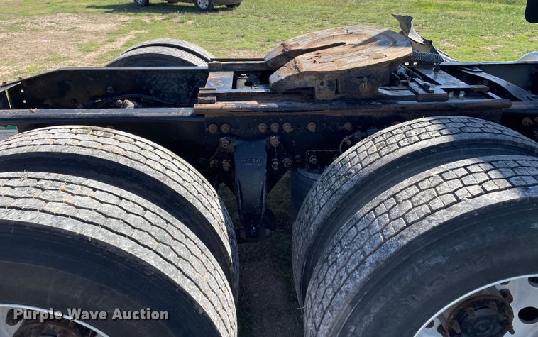 image for item DJ5190 2006 Freightliner FLD 132XL Classic  semi truck