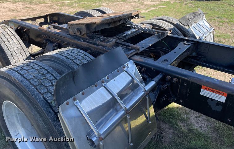 image for item DJ5190 2006 Freightliner FLD 132XL Classic  semi truck