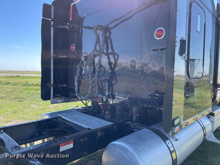 image for item DJ5190 2006 Freightliner FLD 132XL Classic  semi truck