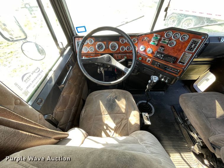 image for item DJ5190 2006 Freightliner FLD 132XL Classic  semi truck