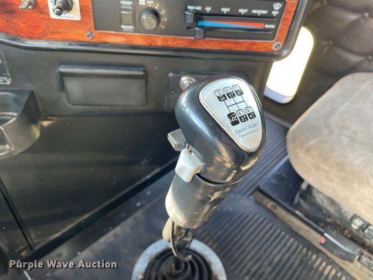 image for item DJ5190 2006 Freightliner FLD 132XL Classic  semi truck