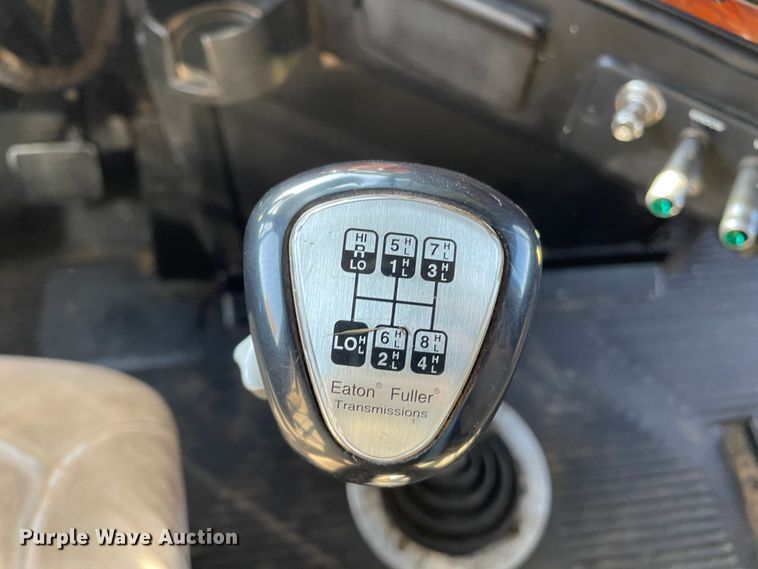 image for item DJ5190 2006 Freightliner FLD 132XL Classic  semi truck