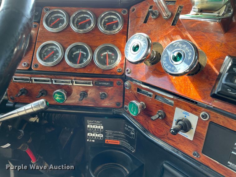 image for item DJ5190 2006 Freightliner FLD 132XL Classic  semi truck