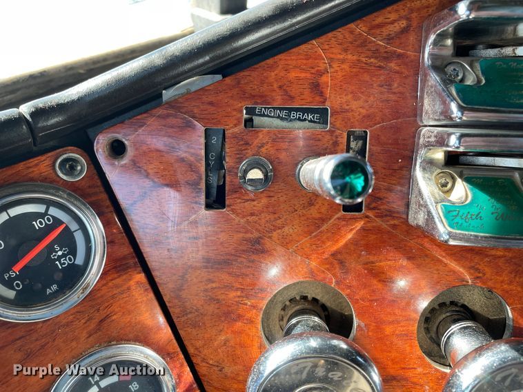 image for item DJ5190 2006 Freightliner FLD 132XL Classic  semi truck