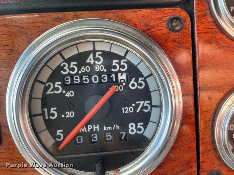 image for item DJ5190 2006 Freightliner FLD 132XL Classic  semi truck