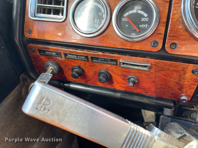 image for item DJ5190 2006 Freightliner FLD 132XL Classic  semi truck