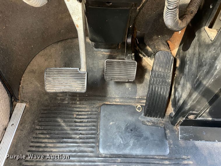 image for item DJ5190 2006 Freightliner FLD 132XL Classic  semi truck