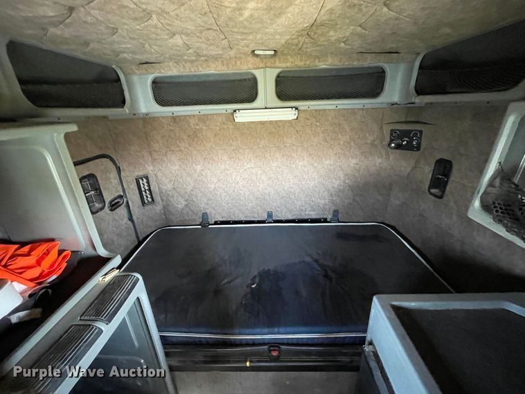 image for item DJ5190 2006 Freightliner FLD 132XL Classic  semi truck