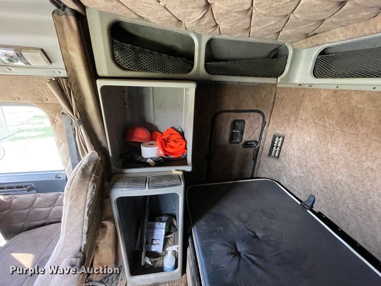 image for item DJ5190 2006 Freightliner FLD 132XL Classic  semi truck