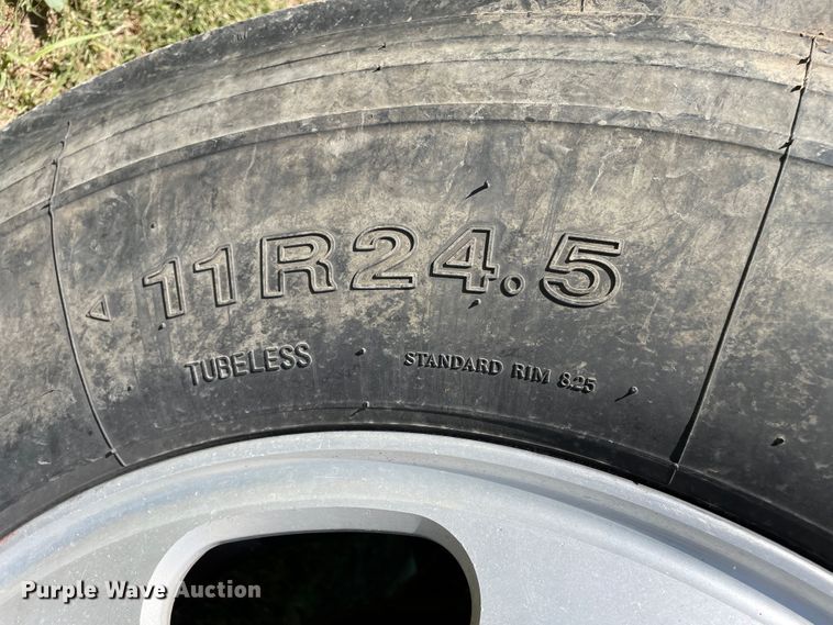 image for item DJ5190 2006 Freightliner FLD 132XL Classic  semi truck