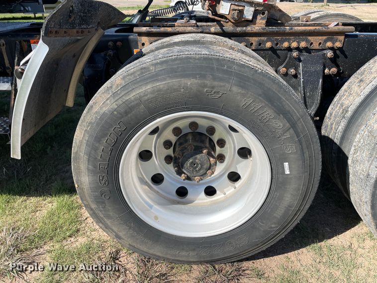 image for item DJ5190 2006 Freightliner FLD 132XL Classic  semi truck