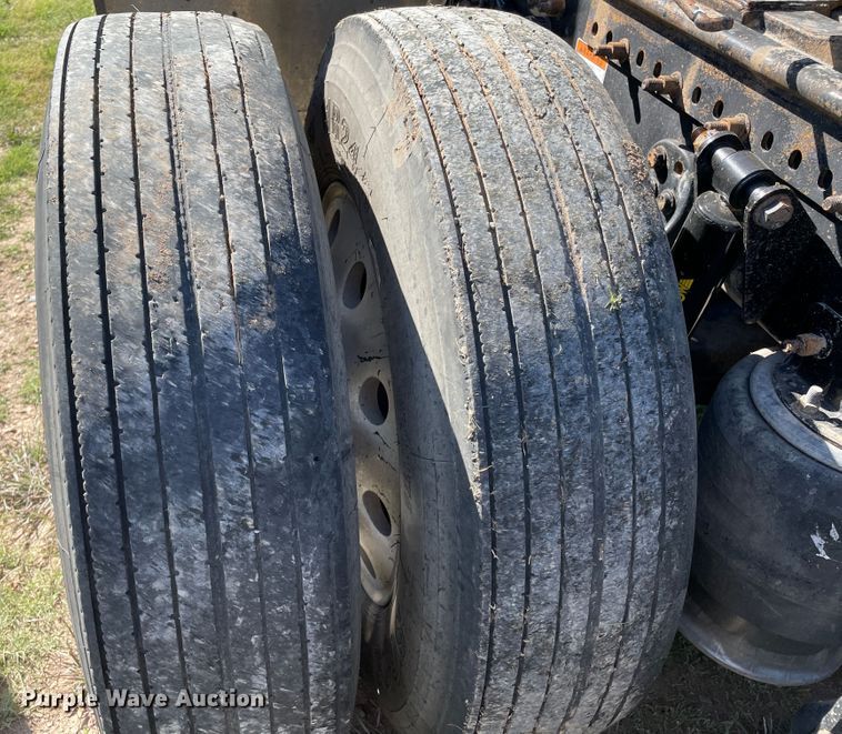 image for item DJ5190 2006 Freightliner FLD 132XL Classic  semi truck