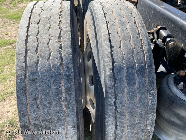 image for item DJ5190 2006 Freightliner FLD 132XL Classic  semi truck