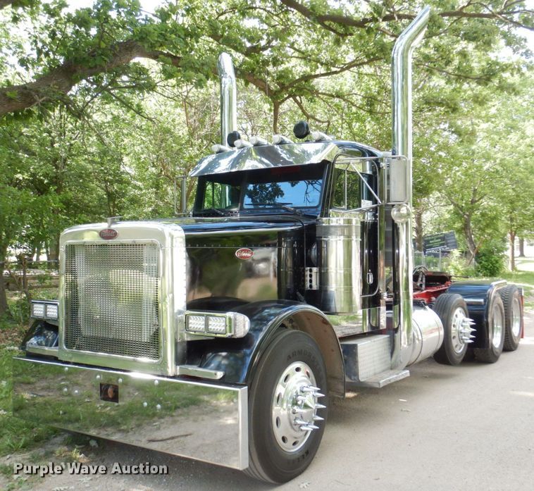 image for item DK0483 1991 Peterbilt 379  semi truck