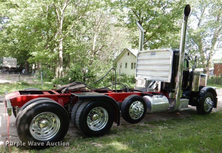 image for item DK0483 1991 Peterbilt 379  semi truck