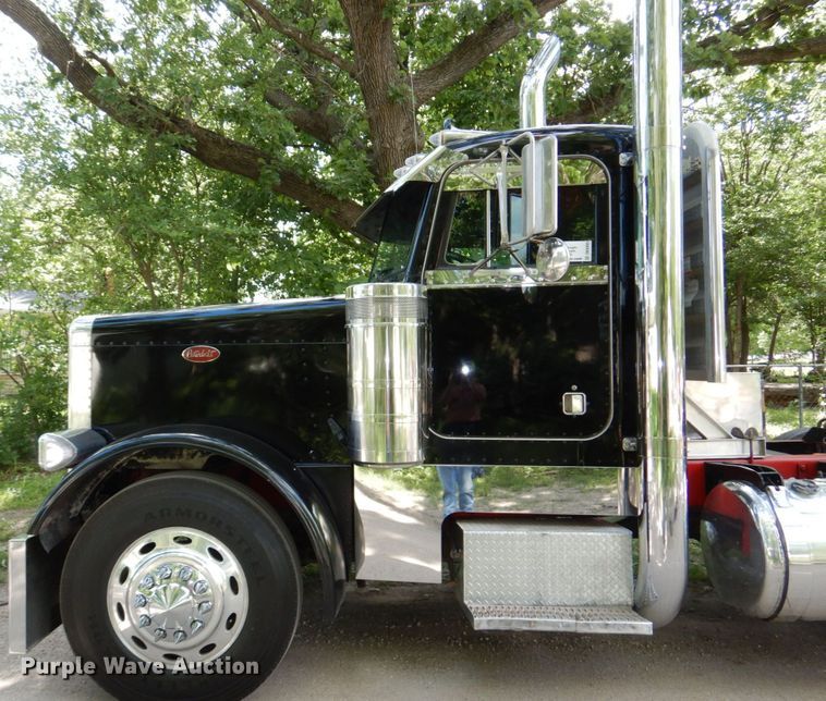 image for item DK0483 1991 Peterbilt 379  semi truck