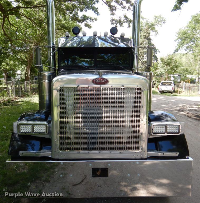 image for item DK0483 1991 Peterbilt 379  semi truck
