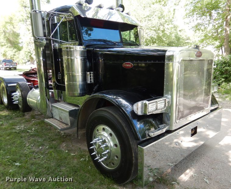 image for item DK0483 1991 Peterbilt 379  semi truck