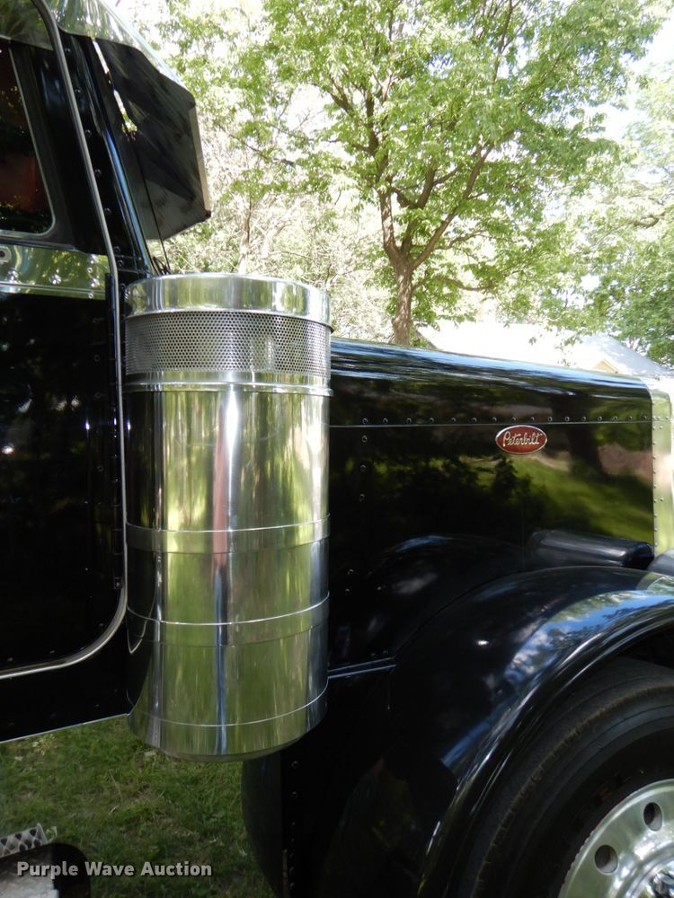 image for item DK0483 1991 Peterbilt 379  semi truck