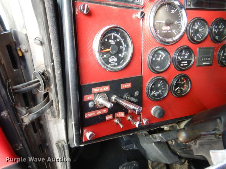 image for item DK0483 1991 Peterbilt 379  semi truck